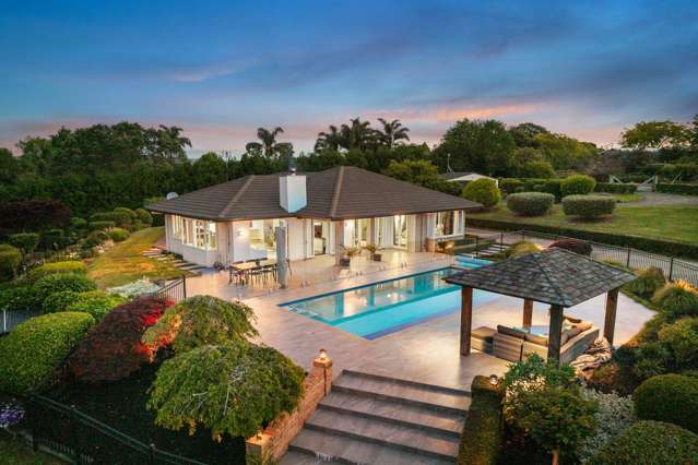 A Grand Lifestyle Entertainer