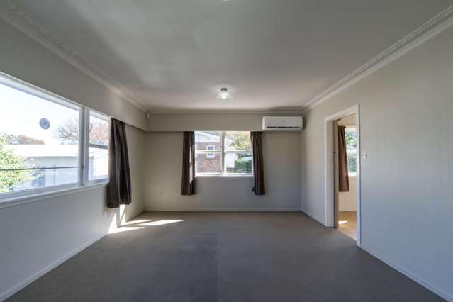 Cozy Two-Bedroom Upstairs Unit in a Great Location