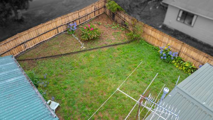 32d Shanly Street Brown Owl_14