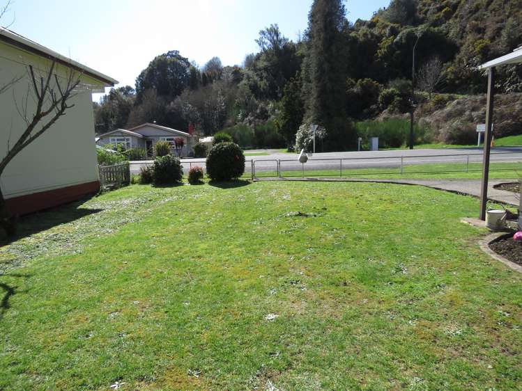 3 Broadway Reefton_8