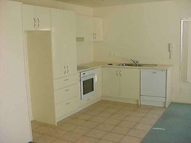 1/57 Gladstone Road Northcote_3