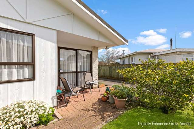 Downsizer With Bonus Sunroom/Office!