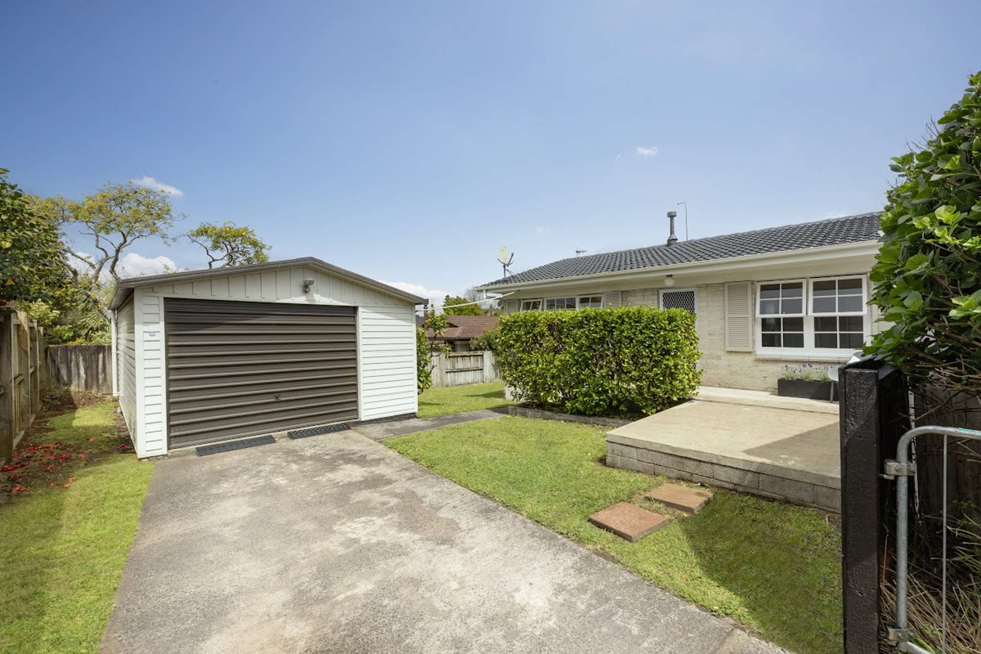 Unit 2/68A Sturges Road Henderson_0