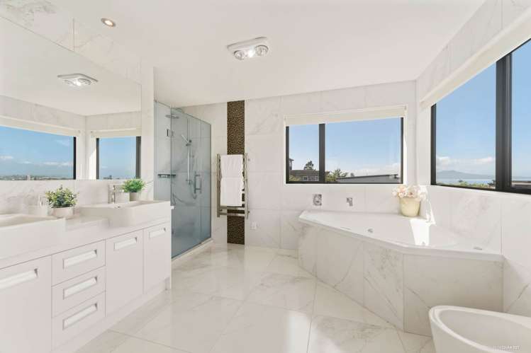 2/11A Parr Terrace Castor Bay_7