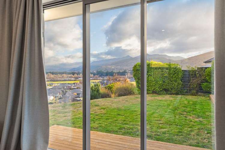 3 Shipton Court Lower Shotover_12