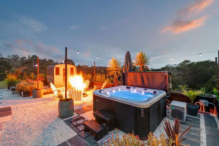 8 Roberts Road Matakatia_26