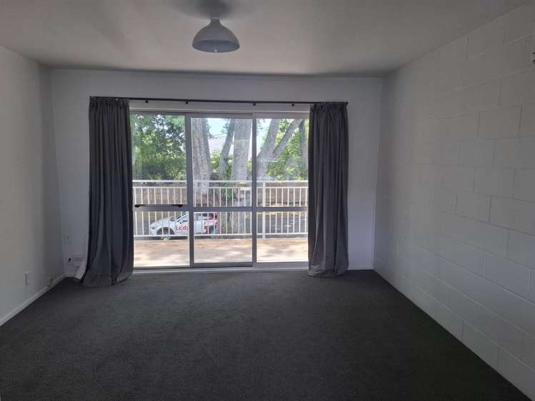 2/5 Kitchener Street 1055_6