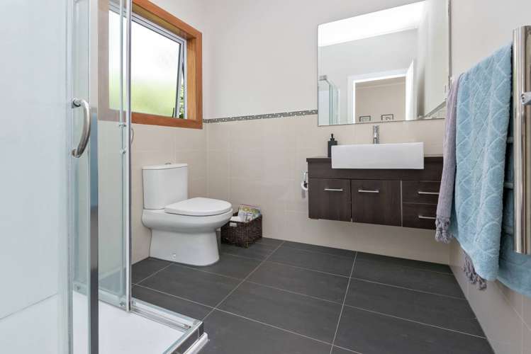 92 Beach Road Mellons Bay_19