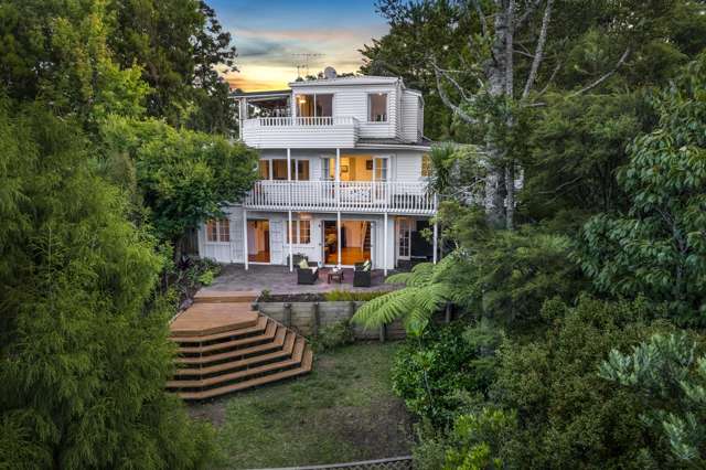 221 Godley Road Titirangi_1