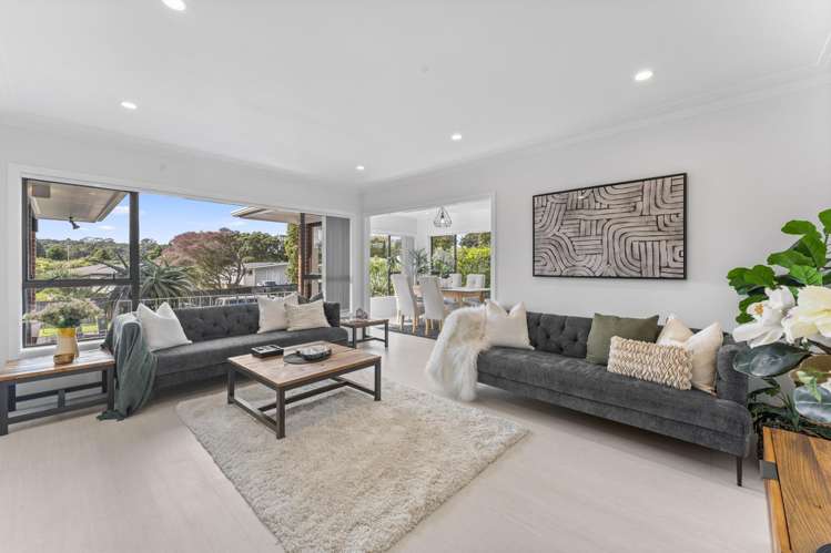 23 Lawrence Crescent Hill Park_17