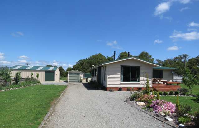 7 Somerville Road Reefton_3