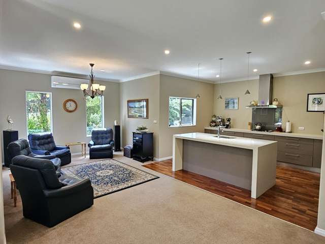 122B Rutherglen Road Paroa_1