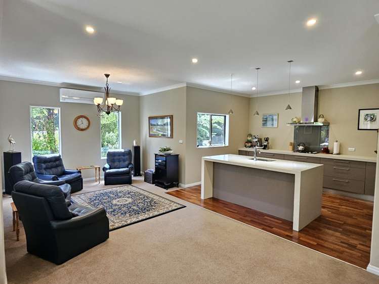 122B Rutherglen Road Paroa_1