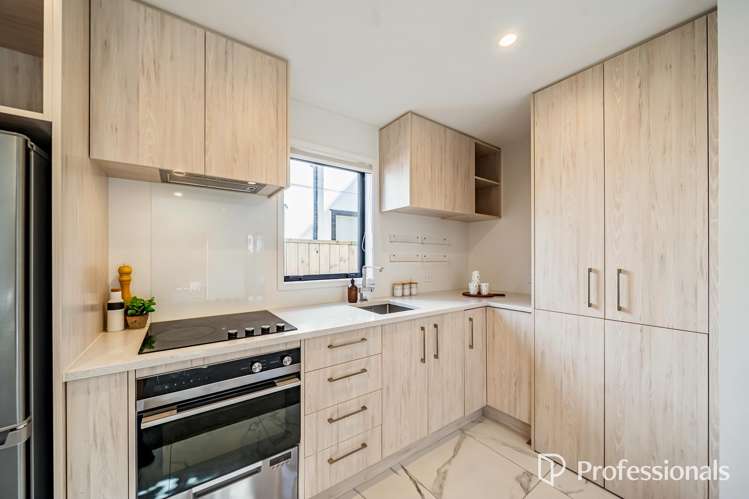 2/97 Whites Line East Waiwhetu_7