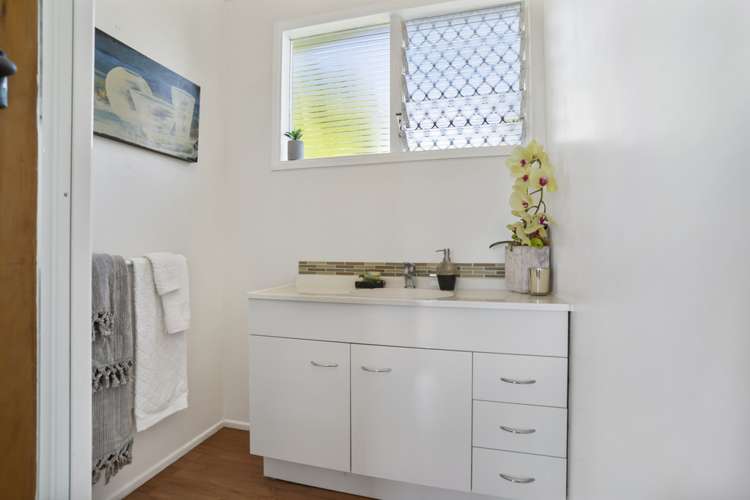 15 Highland Avenue Titirangi_16