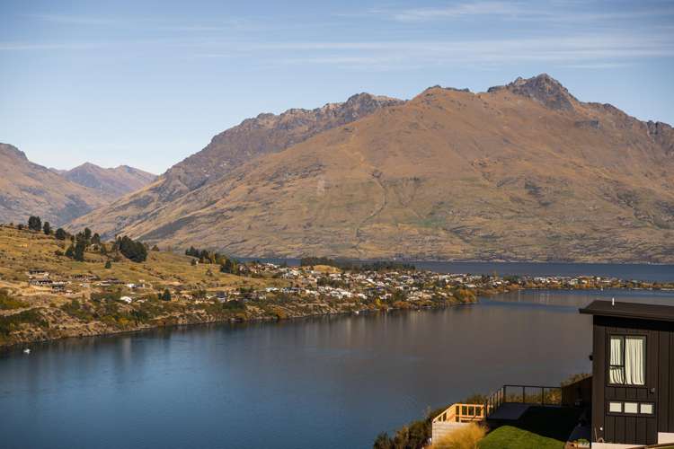 8 Florence Close Queenstown Hill_9