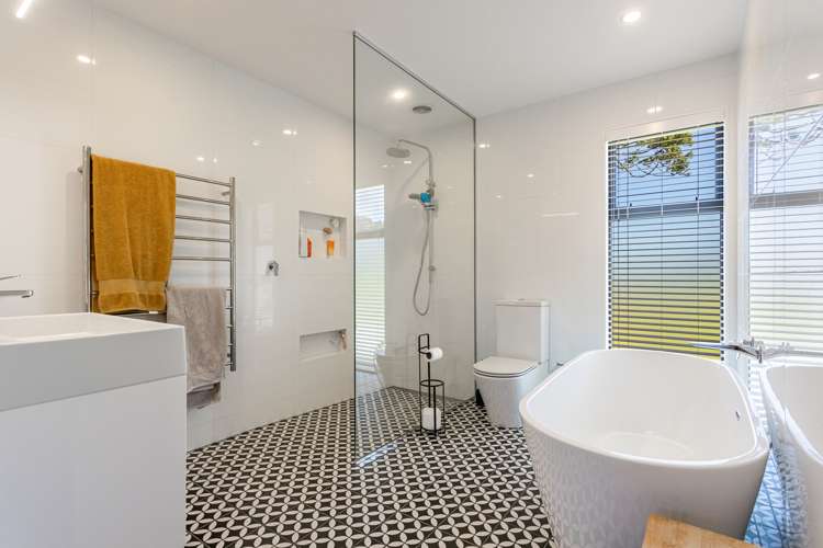 42a Upland Road Huia_17