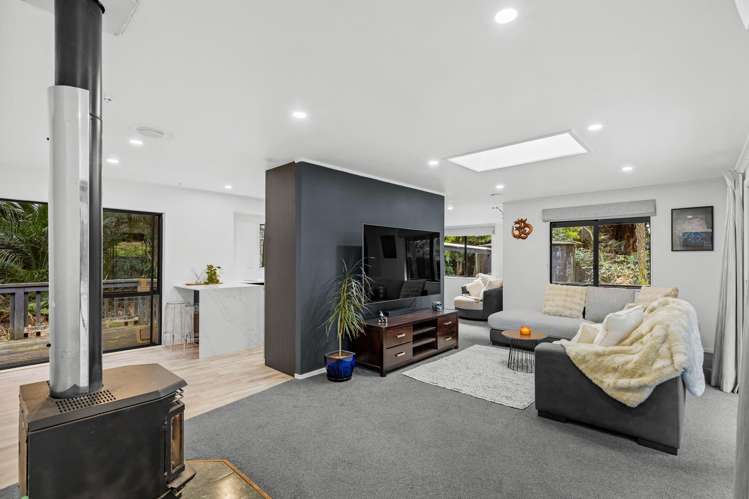 420 Scenic Drive Waiatarua_6