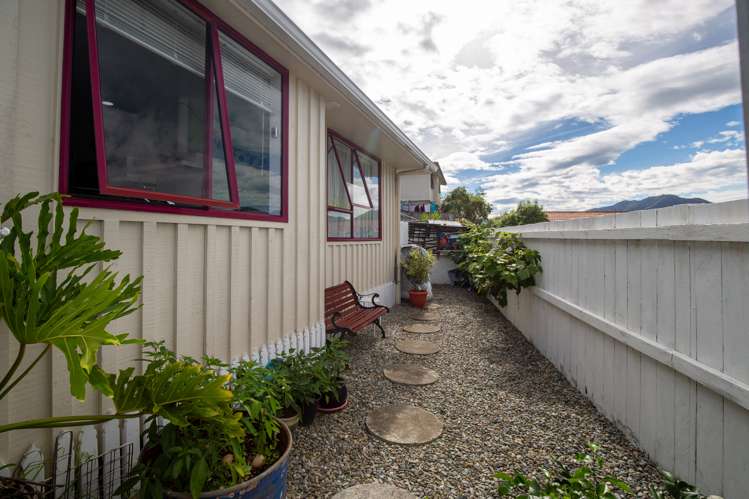 6 Saint Ann Place Toi Toi_16