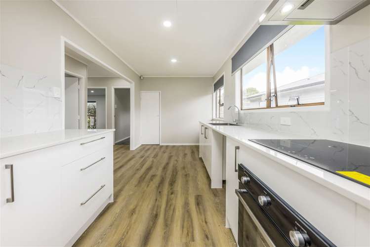 2/1 Carter Place Manurewa_3