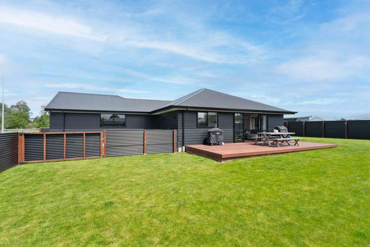 8 Old Orchard Road Masterton_21