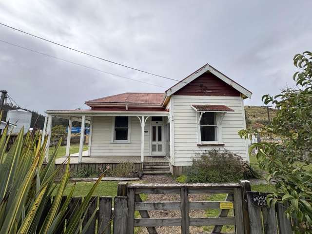 Charming 2-Bedroom Character Home in Hikurangi