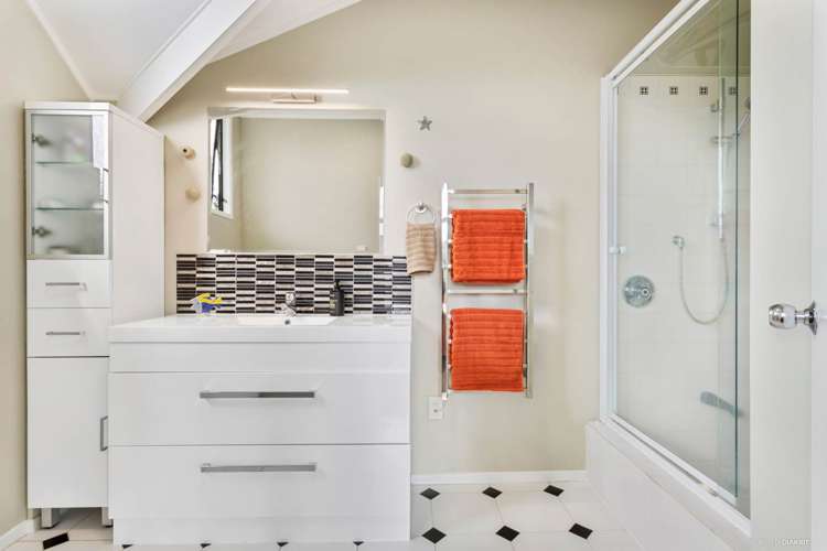 13 Tiri View Place Waiake_13