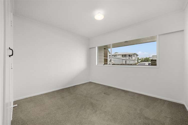 2/11a Bayside Avenue Te Atatu Peninsula_8
