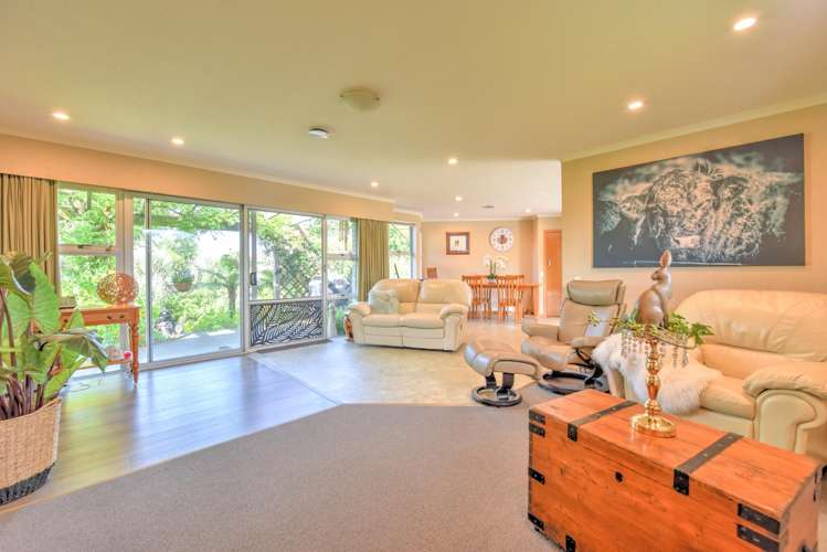 56 Racecourse Road Gore Surrounds_11