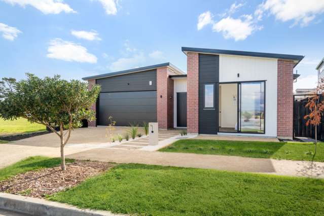 Brand NEW in Karaka's latest development - Move in NOW!