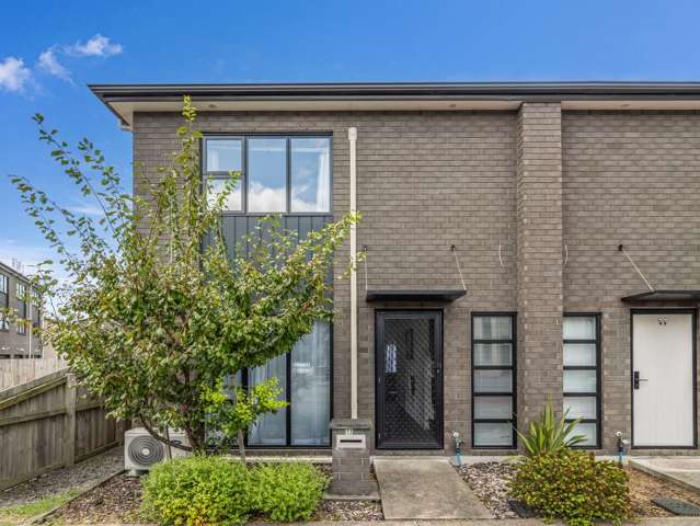 A Modern Three-Bedroom with Easy Outdoor Living