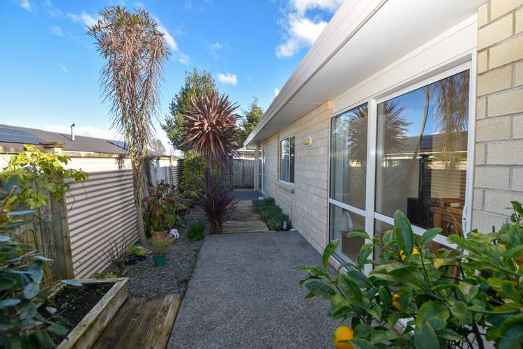 242a High Street North Carterton_13