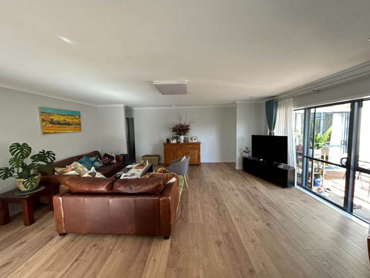 42 Newinn Crescent East Tamaki Heights_6