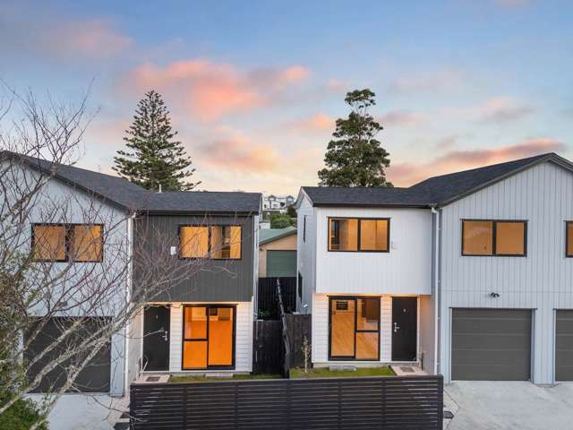 3 Bedroom Duplex with Garage!