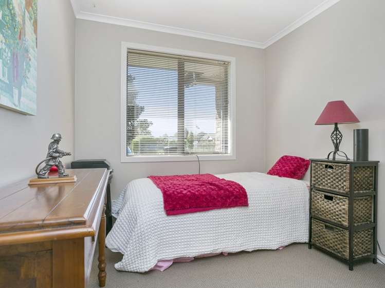 6 De La Mare Drive Leamington_14