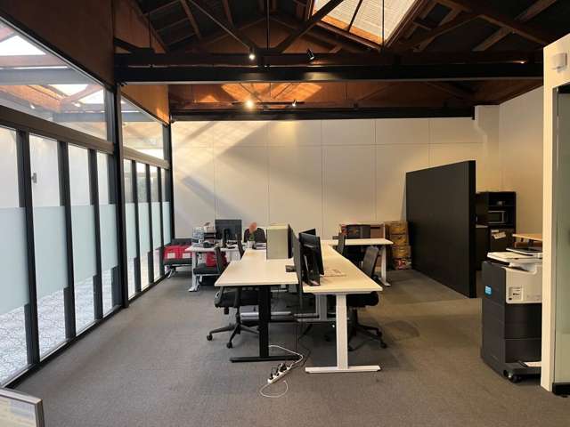 2/211 Heretaunga Street East Hastings Central_1