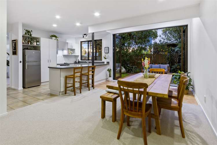 2/7 Braemar Road Castor Bay_5