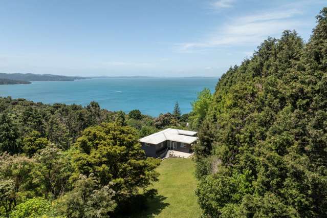 SPECTACULAR HARBOUR VIEWS & UNRIVALLED PRIVACY