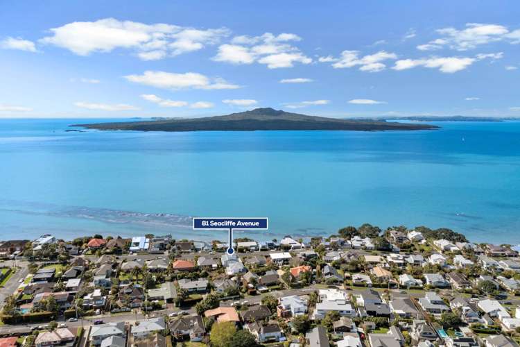 81 Seacliffe Avenue Narrow Neck_21