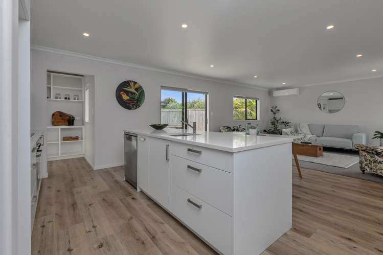 13 Olney Court One Tree Point_6