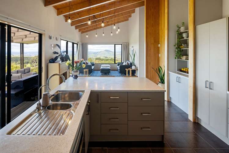 8 Tiwarawara Lane Puketotara_11