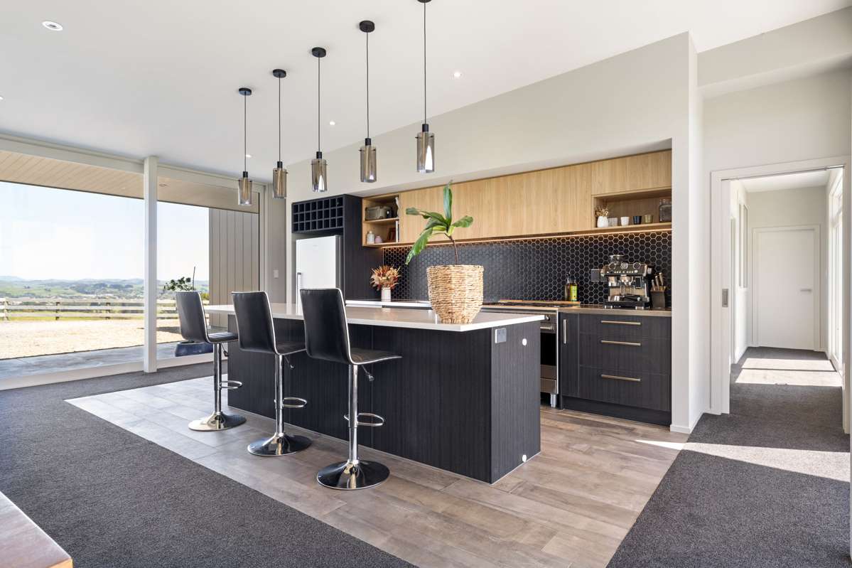 613 Ridge Road North_3