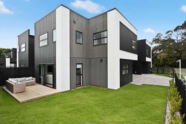 Modern Luxury Meets Queenwood Convenience