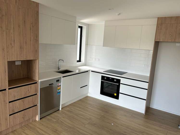 4/12 Treasure Lane Te Atatu South_1