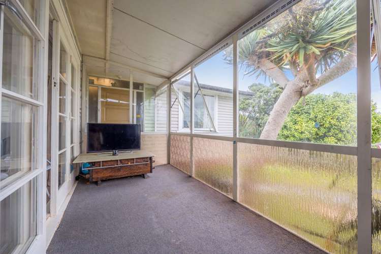 74 Mcleod Road Te Atatu South_11