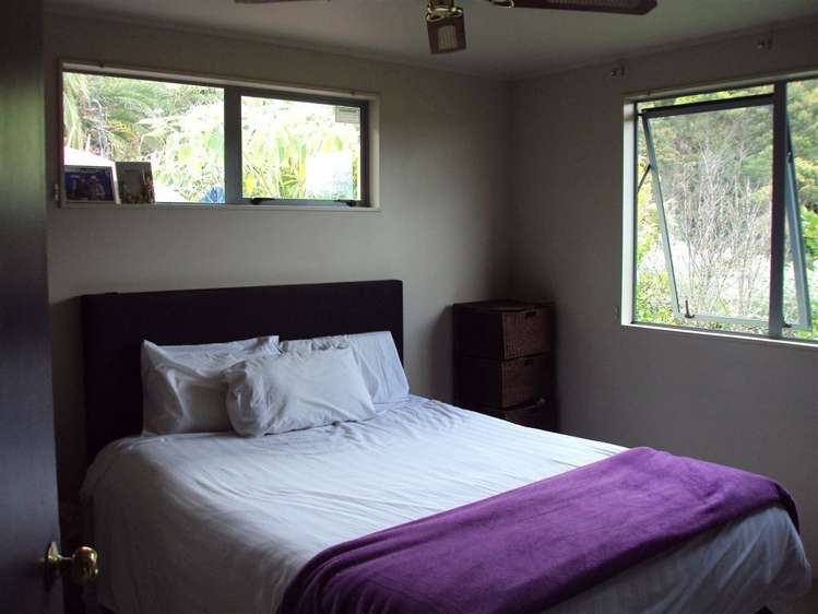 28 Russell Heights Russell_12