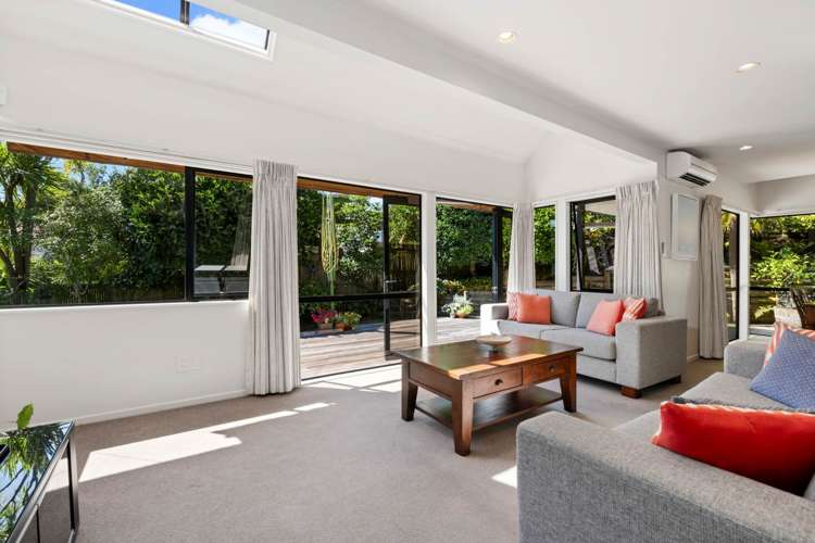 2/97 Beach Road Castor Bay_6