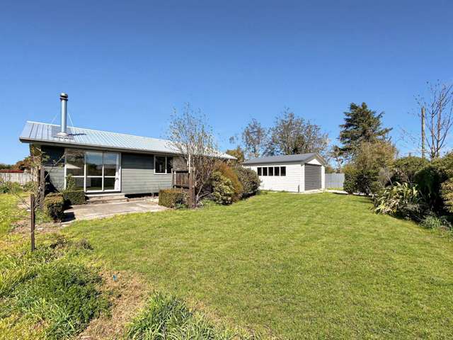 CULVERDEN - THREE BEDROOMS, ONE BATHROOM, DOUBLE GARAGE