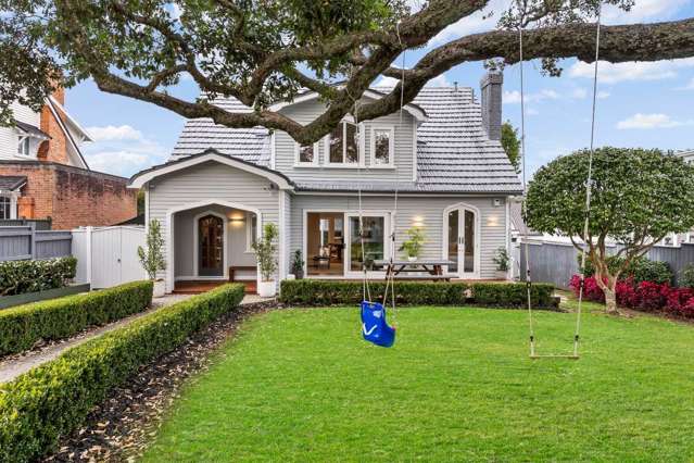 ‘Prettiest house on the street’: Real estate agent selling his Takapuna villa