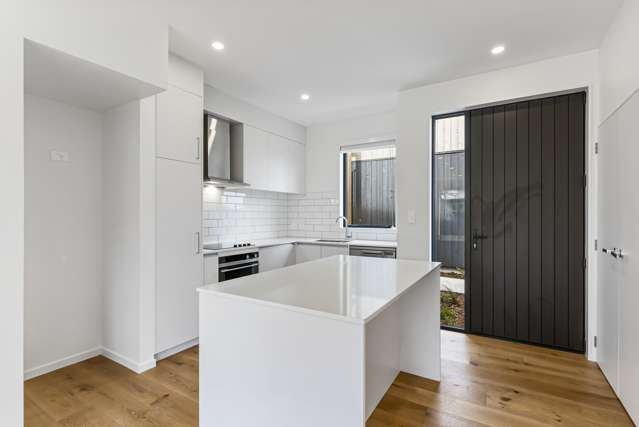 10/82 East Coast Road Milford_3